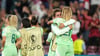 Cristiana Girelli und Michela Cambiaghi (r) betrauern das dramatische Halbfinal-Aus.