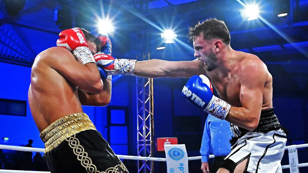 WBO-Junioren-Weltmeister Julian Vogel (re.) will am 27. September in der Ascherslebener Ballhaus Arena seinen Titel verteidigen.
