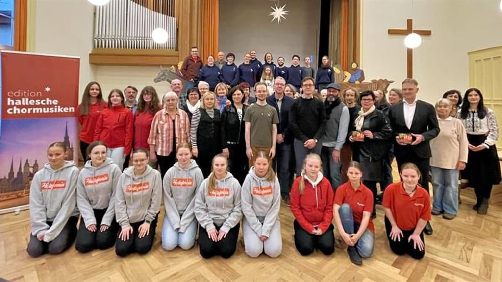 Im Saal der Stadtmission wurde die erste Weihnachts-CD hallescher Chöre nicht nur eingesungen, sondern zum Album-Release auch vorgestellt. Jetzt steht die zweite CD an.