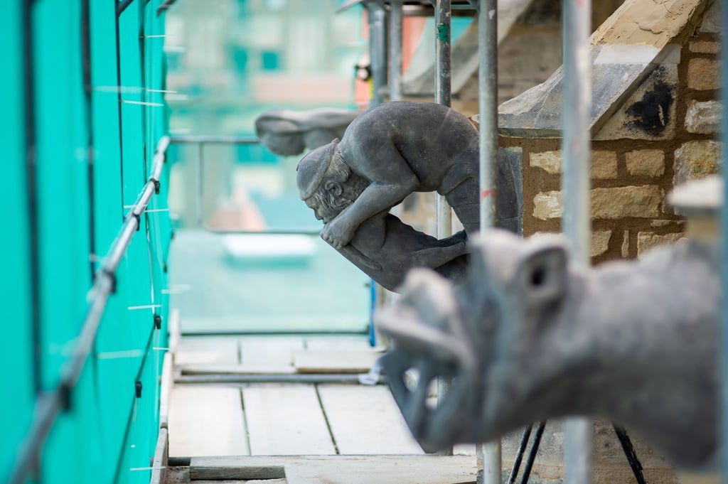 Die Plastik zeigt einen Mann, der Teile seines Gesichts an den Hintern eines Schweins drückt. Schweine gelten im jüdischen Glauben als unrein. (Archivbild)