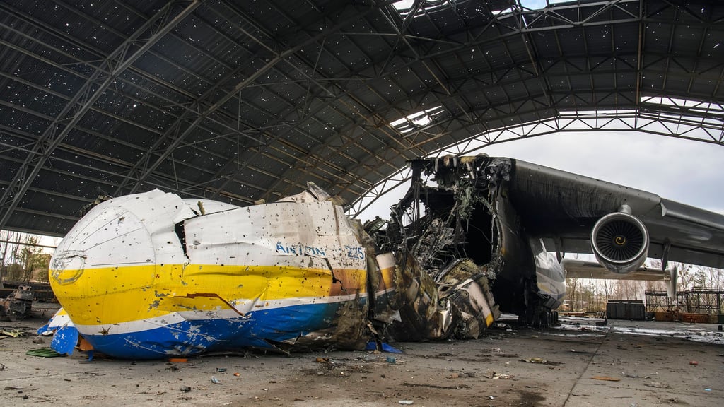 Die Antonov AN-225 war das größte Flugzeug der Welt. Sie wurde bei einem russischen Angriff im Jahr 2022 zerstört.
