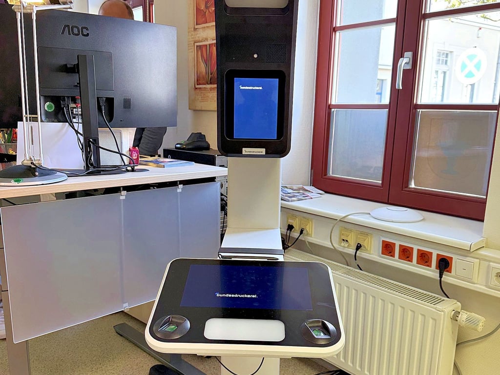 So sieht die Technik für die Erstellung von digitalen Fotos und von Fingerabdrücken im Bürgerservice der Verbandsgemeinde in Egeln aus, die die Bundesdruckerei der Egelner Mulde zur Verfügung gestellt hat.