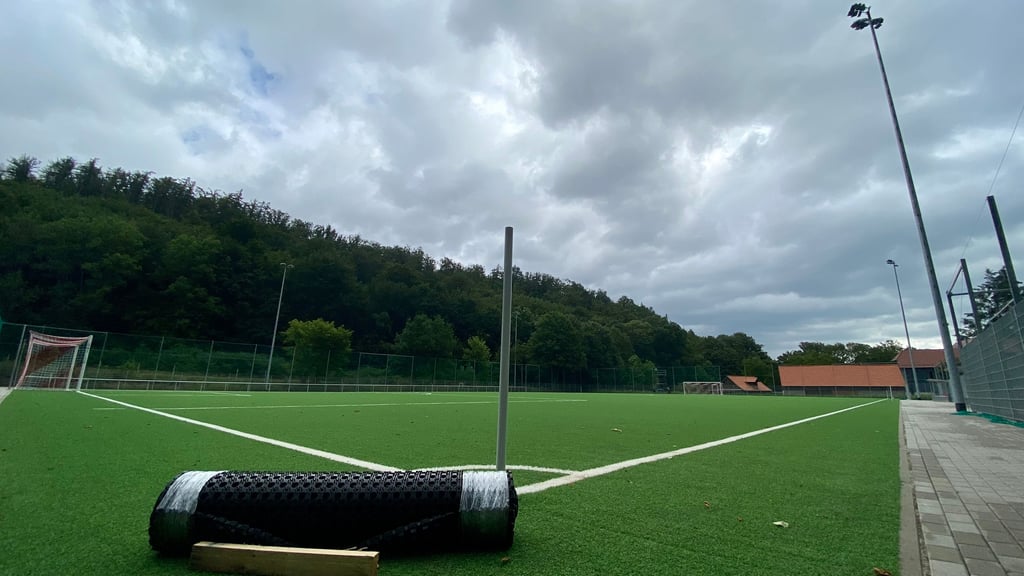 Der neue Kunstrasen-Sportplatz des FC Einheit Wernigerode an der Bielsteinchaussee ist fertig für seine Einweihung.