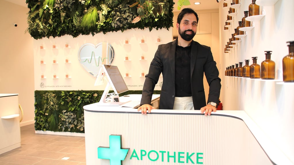 Aref Nahhas eröffent im einstigen Yves-Rocher-Laden die Apotheke am Markt in Halle.