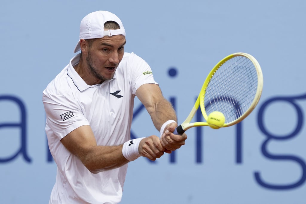 Jan-Lennard Struff gab in seinem Achtelfinale beim Tennis-Turnier in Kitzbühel nur vier Spiele ab. (Archivbild)
