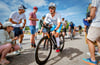 Einer der emotionalsten und schönsten Momente beim „Ironman“  in Roth ist für alle Athleten der Solarer Berg: Auch Tim Rummler  quält sich auf der 180 Kilometer langen Radstrecke dort hinauf.