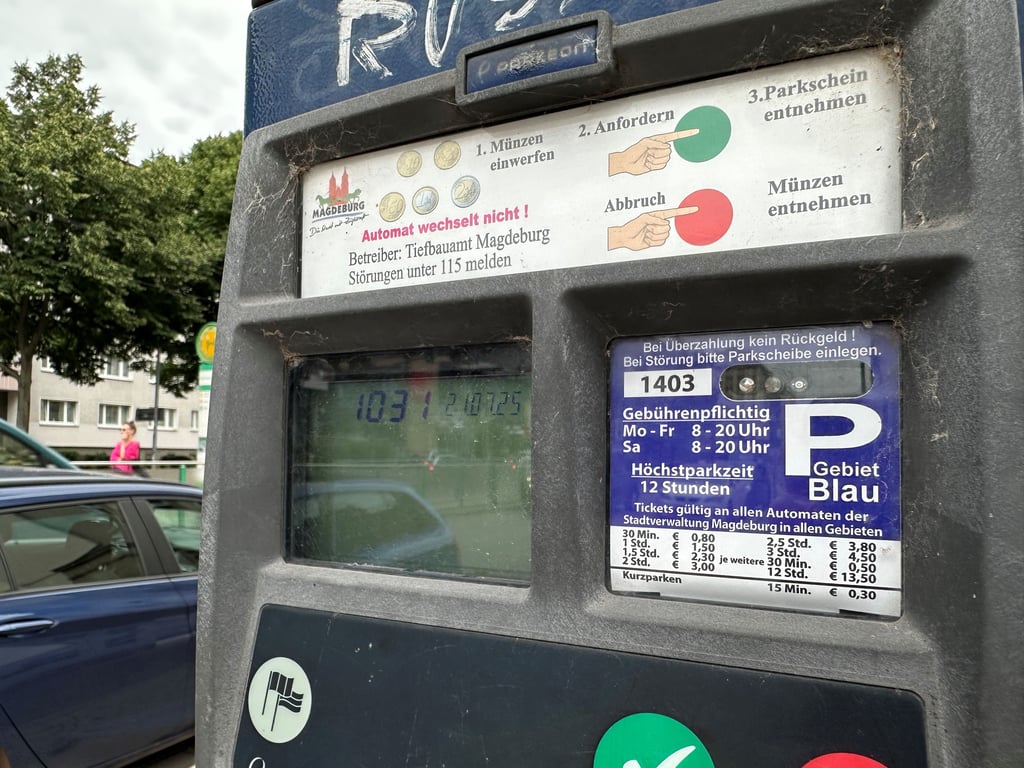 Die Parkautomaten in Magdeburg sind nun umgestellt. Die Otto-von-Guericke-Straße zählt zur "blauen Zone". In dieser, also im Stadtzentrum, ist das Parken am teuersten.