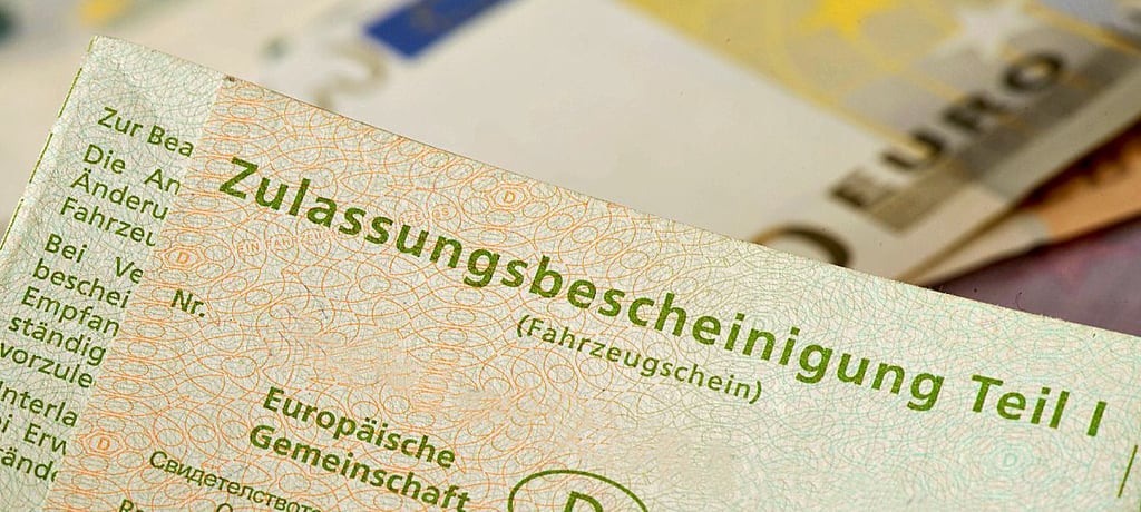 Die Frau wollte das Auto ihrer Oma umschreiben.