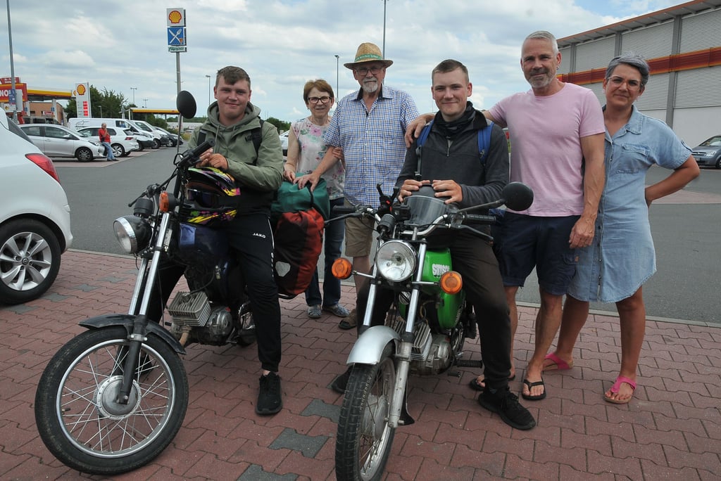 Jakob Gabriel und Fynn Schmidt waren 17 Tage mit den Mopeds S 51 in Osteuropa unterwegs.