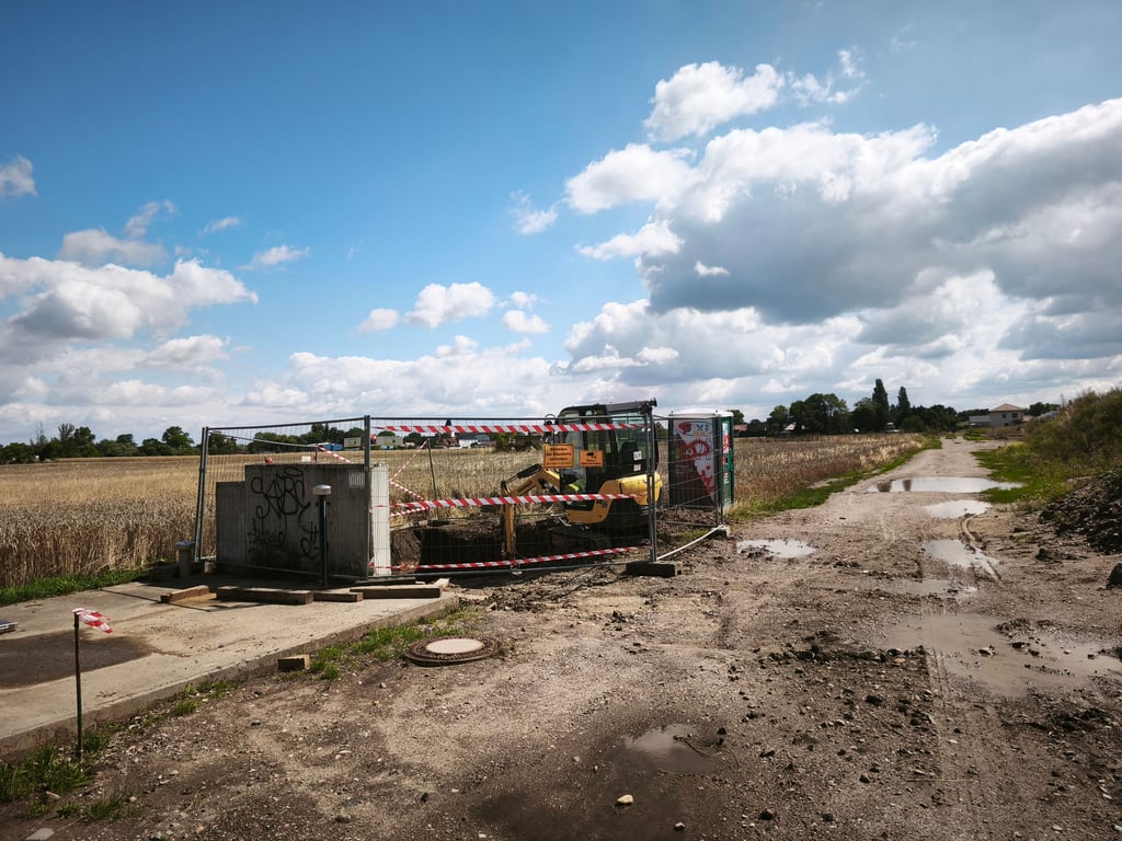 Die Reparaturarbeiten an der defekten Wasserleitung bei Schkopau haben begonnen.