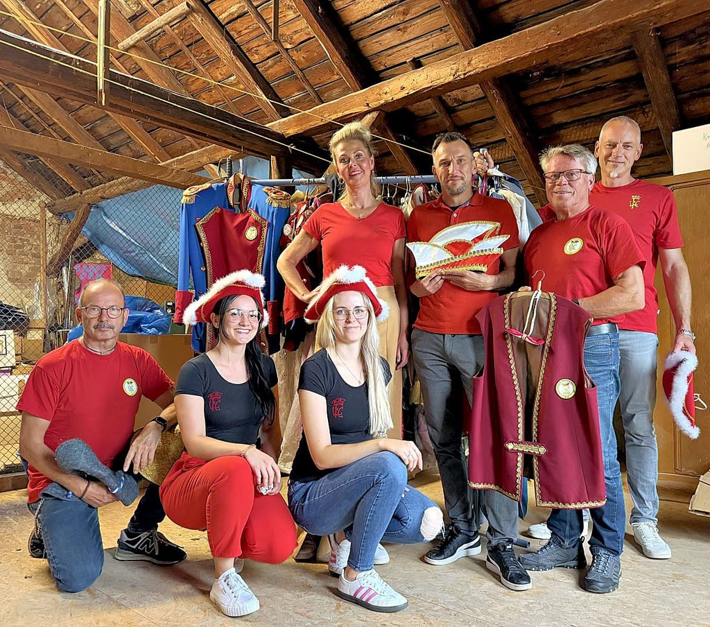 Der Lochauer Faschingsclub wünscht sich für das 50. Jubiläum neue Kostüme und hat dafür einen Spendenaufruf über en Projekt der Saalesparkasse gestartet.