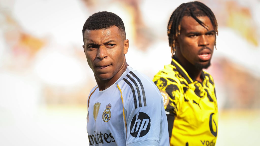 Carney Chukwuemeka (r.) bei der Klub-WM neben Superstar Kylian Mbappé.