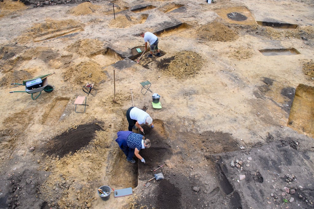 Wo künftig ein Sportstadion steht, sind derzeit in Wolmirstedt Archäologen aktiv.