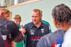 HCB-Trainer Fabian Kunze, hier am Rande des Testspiels gegen Jena, muss in der Saisonvorbereitung sehr viel improvisieren.