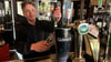 Fröhlich hinterm Zapfhahn: Als Andy Hesse den Irish Pub „The Lion“ in Magdeburg 2024 übernahm, war er voller Zuversicht.
