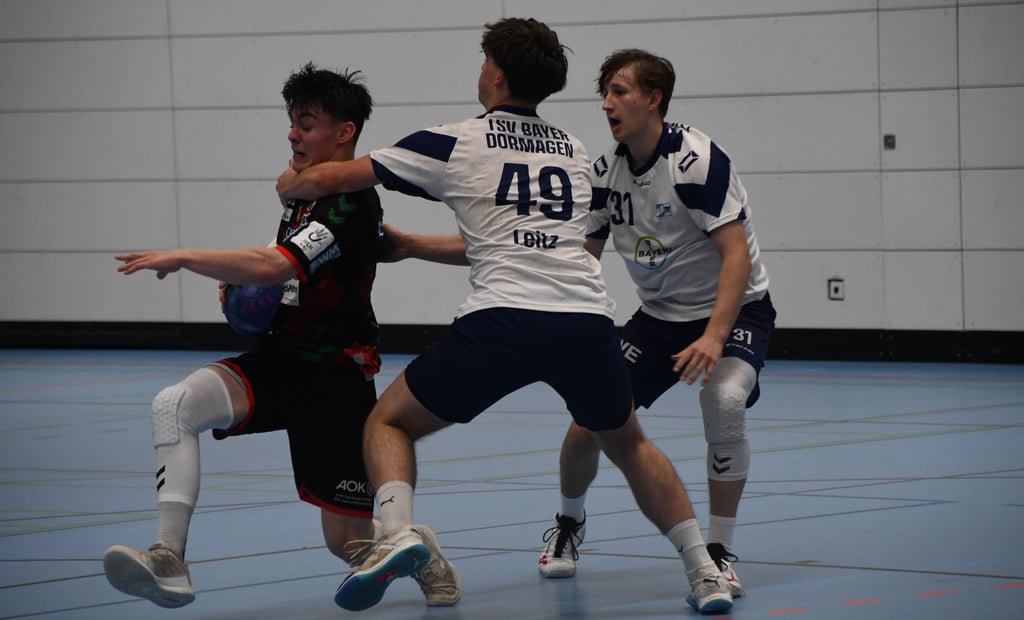 Hinten sicher stehen, vorne befreit aufspielen: Das will Tim Thliecke (l.) auch im EYOF-Halbfinale.