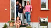Familie Hollstein - mit Mutter Simone, Vater Andreas und den beiden Töchtern Amelie und Charlotte (vorne) - tauscht ihr Haus in Magdeburg seit Jahren mit anderen Familien.