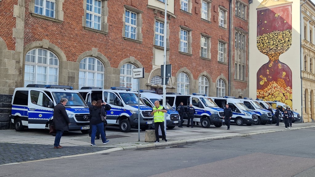 Die Polizei erwartet zum Saisonauftakt zwischen dem Halleschen FC und dem BFC Dynamo zahlreiche Fans in der Saalestadt.