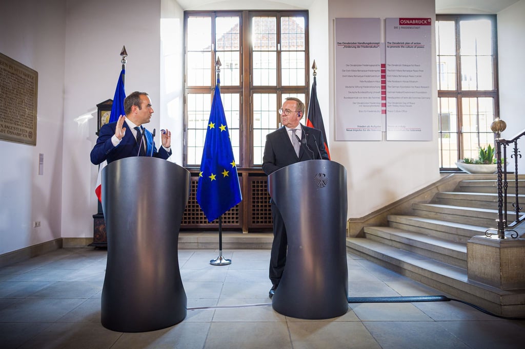 Lecornu und Pistorius werben in Osnabrück für eine enge deutsch-französische Zusammenarbeit.