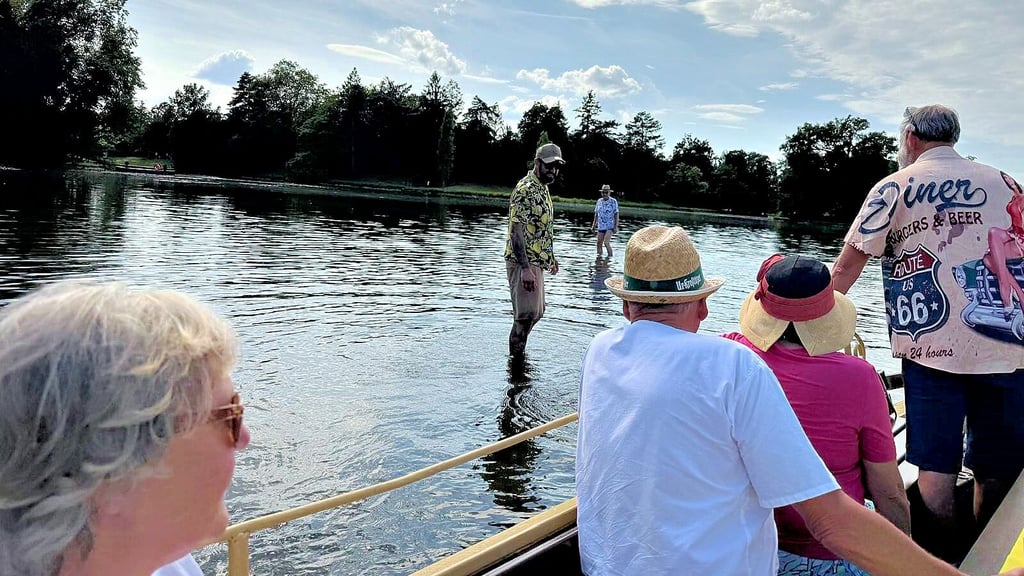 Auf Grund gelaufen ist in Wörlitz eine Gondel mit der Bläsergruppe Dietrichsdorf. Sie konnte freigeschoben werden und weiterfahren.