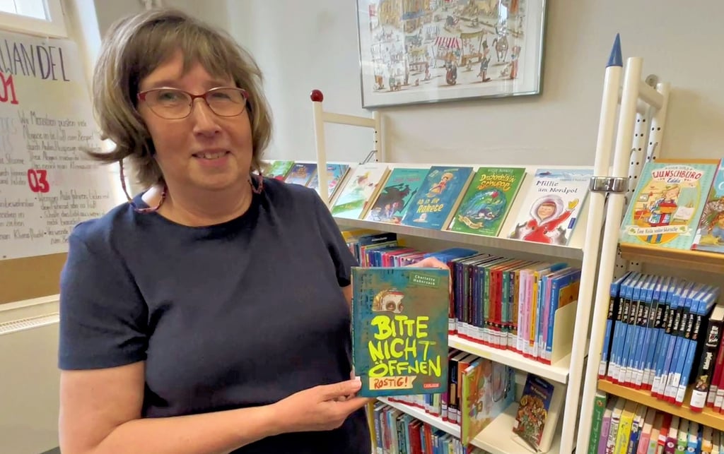 Laut Bibliothekarin Heike Brandt ist die „Bitte nicht öffnen“-Buchreihe von Charlotte Habersack bei Kindern ab acht Jahren gerade sehr gefragt.