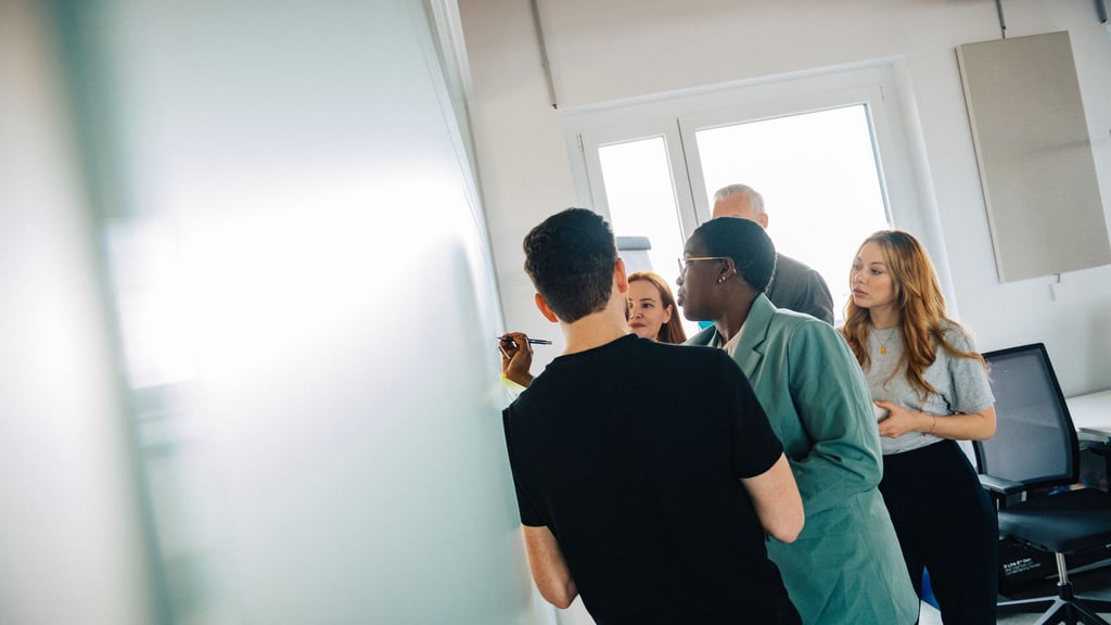 Die Lösung weit vor allen anderen erkannt: Hochbegabte sollten ihren hohen IQ im Team nicht unbedingt offenlegen - die Reaktionen sind häufig nicht nur wohlwollend.