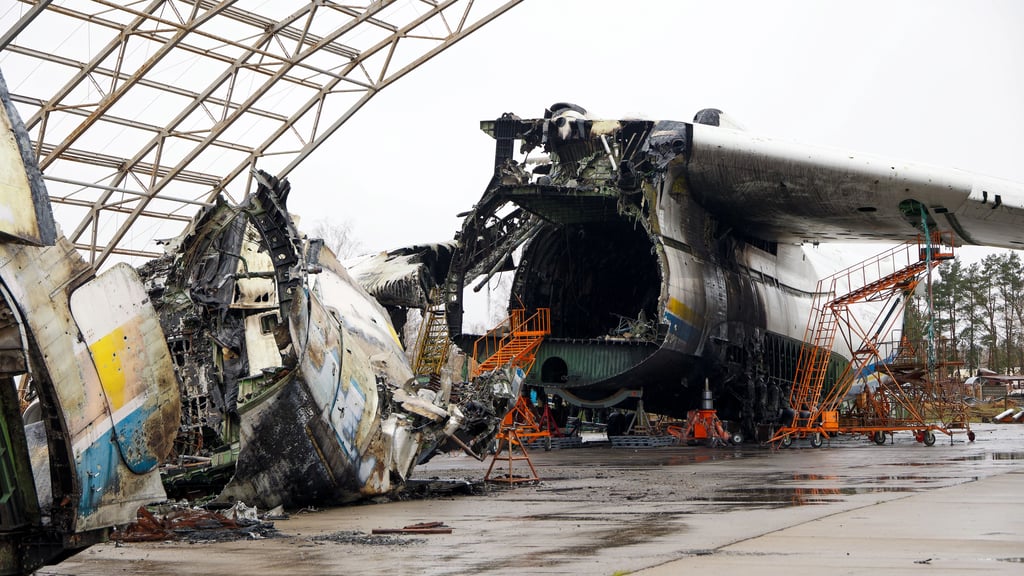 Die Antonov AN-225 "Mrija" wurde beim Angriff Russlands auf die Ukraine fast komplett zerstört.