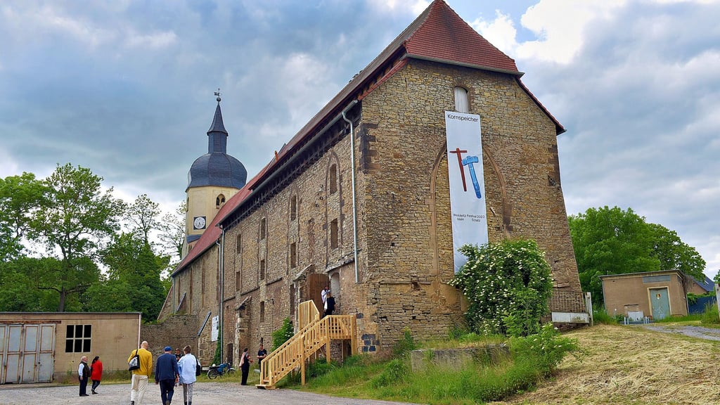 2023 wurde mit dem Werkleitz-Festival die Nutzung des Kornspeichers in Wiederstedt wiederbelebt.