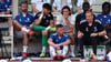 Aleksa Marusic (links) und Robert Leipertz (Boden) beim Testspiel gegen Zürich in der Zuschauerrolle.