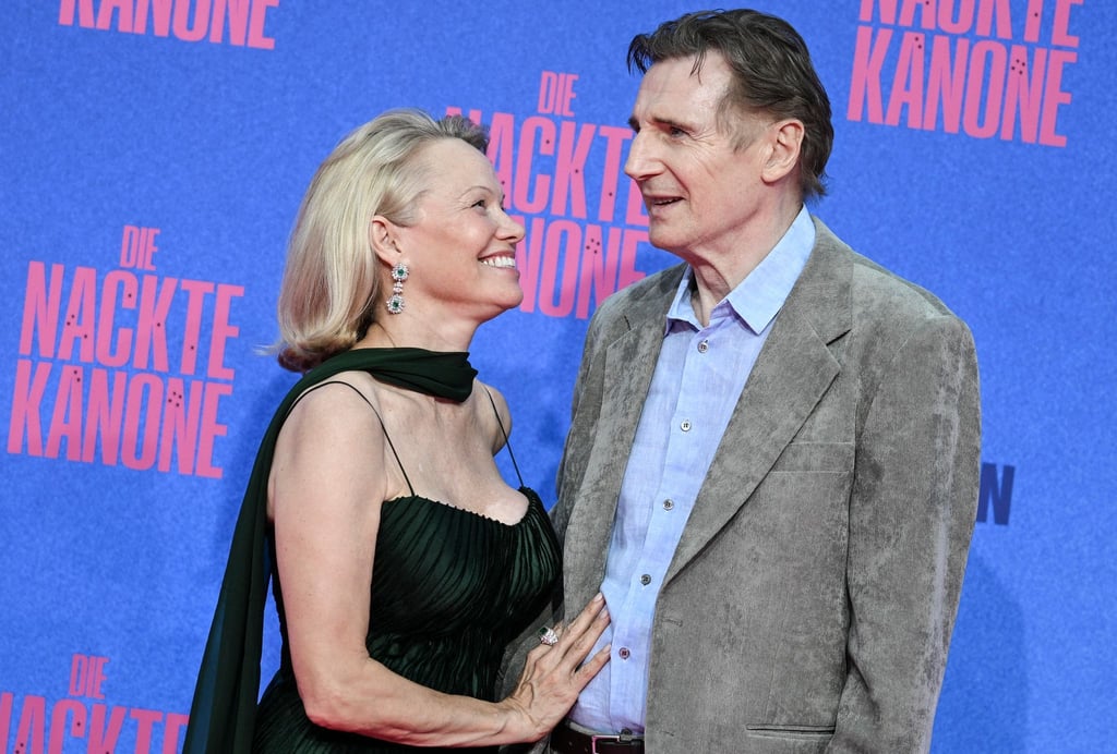 Liam Neeson und Pamela Anderson kamen für die Deutschlandpremiere von „Die nackte Kanone“ nach Berlin.