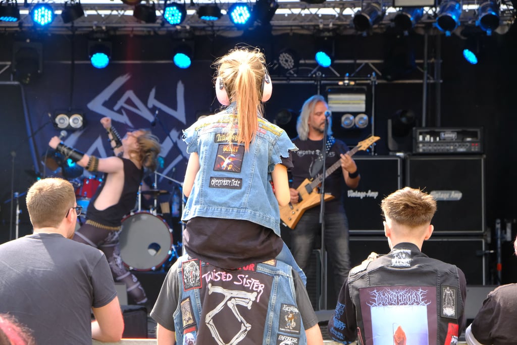 Das Heimburger Metalnacht Festival zieht seit Jahren Musikfans aller Generationen in seinen Bann.
