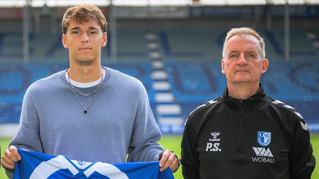 Neuzugang des 1. FC Magdeburg: Tim Giesen wird künftig unter Petrik Sander (r.) und Pascal Ibold in der Regionalliga spielen.