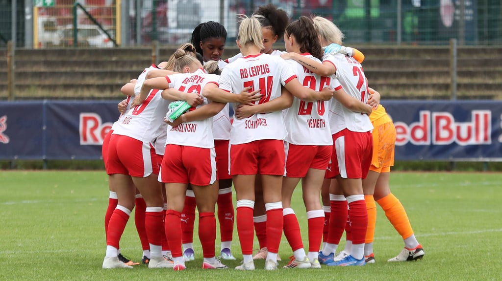 Die Frauen-Mannschaft von RB Leipzig hat sich zur Bundesliga-Saison 2025/26 stark verändert. Alle Zugänge und Abgänge im Überblick.