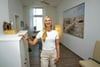Ariane Käßler in ihrer Praxis für Stressbewältigung und Schmerztherapie.