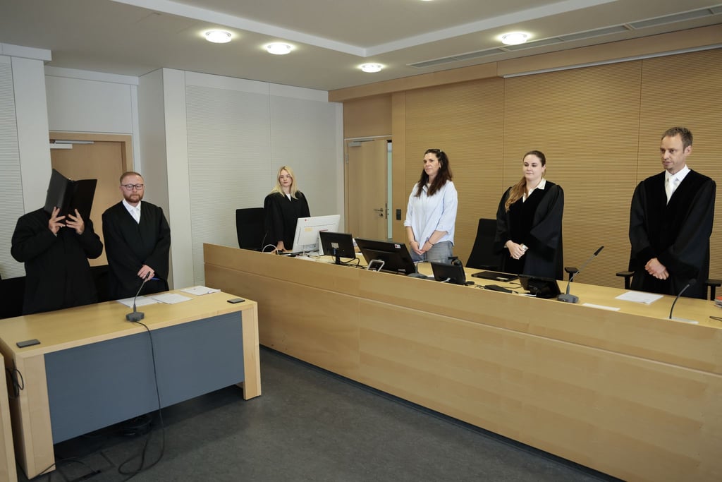 Er soll gegen ihren Willen Sex mit einer 14-Jährigen gehabt haben - dafür soll ein Arzt ins Gefängnis.