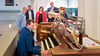 Norman Neitz, stellvertretender  Vorsitzender des Fördervereins, zeigt den Gästen der Ostdeutschen Sparkassenstiftung und der Sparkasse Burgenlandkreis   die Mängel der alten  Rühlmannorgel in der Michaeliskirche. 