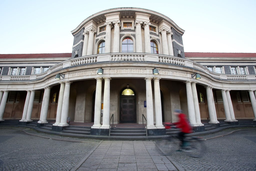 Bei der Ombudsstelle der Universität Hamburg sind Hinweise auf ein mögliches wissenschaftliches Fehlverhalten der SPD-Richterkandidatin Frauke Brosius-Gersdorf eingegangen. (Archivbild)