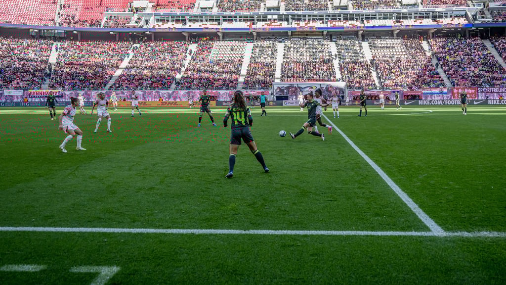 Schon im Oktober 2023 spielten die Frauen von RB Leipzig eine Bundesliga-Partie in der Red-Bull-Arena. Das wiederholt sich nun am 14. September 2025 im Heimspiel gegen Bayern München.