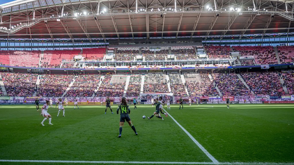 Schon im Oktober 2023 spielten die Frauen von RB Leipzig eine Bundesliga-Partie in der Red-Bull-Arena. Das wiederholt sich nun am 14. September 2025 im Heimspiel gegen Bayern München.