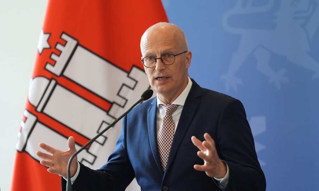 Hamburgs Bürgermeister Peter Tschentscher wirft den Berliner Behörden vor, die Abschiebung von mehreren Afghanen nach Schweden zu verhindern (Archivbild).