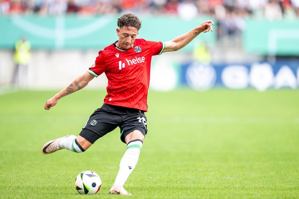 Brachte sein Team im Test gegen Hansa Rostock in Führung: Hannovers Jannik Rochelt.