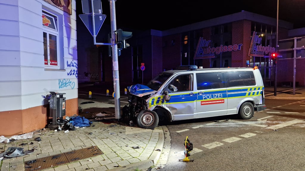 An dieser Ampel hatte der Streifenwagen den Passanten gerammt.