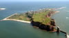Das Havariekommando entdeckte am Donnerstagabend einen silbernen Ölfilm südwestlich von Helgoland. (Archivbild)