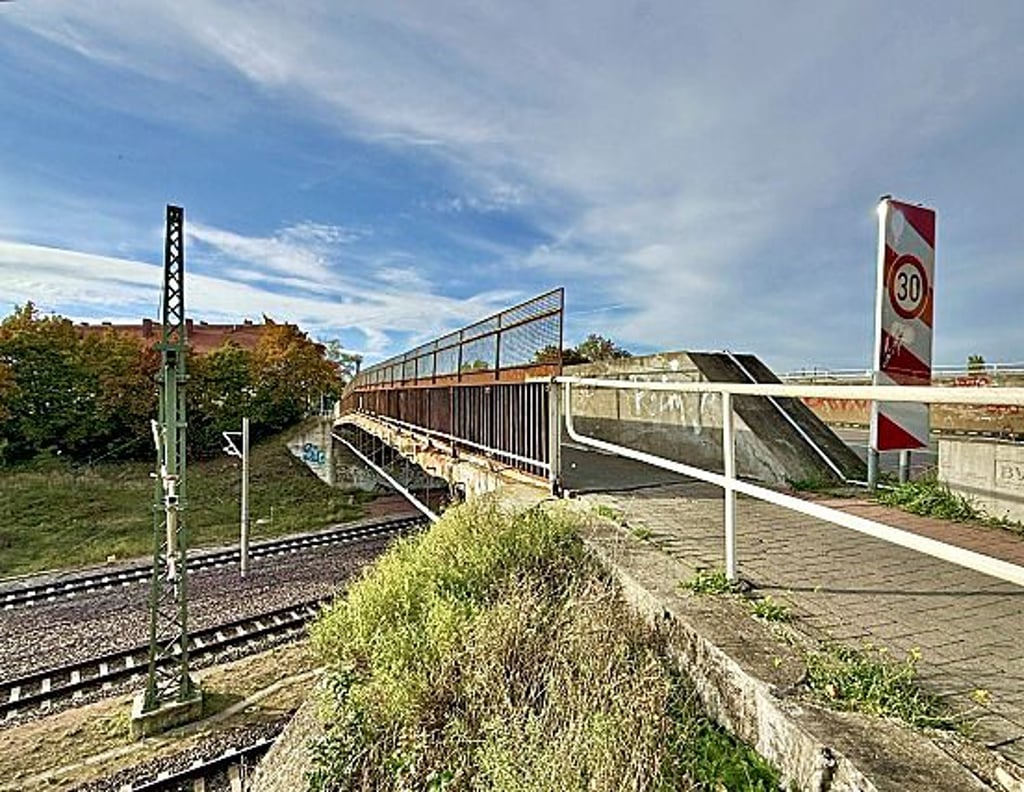 Die Zerbster Brücke muss noch drei Wochen länger halten.