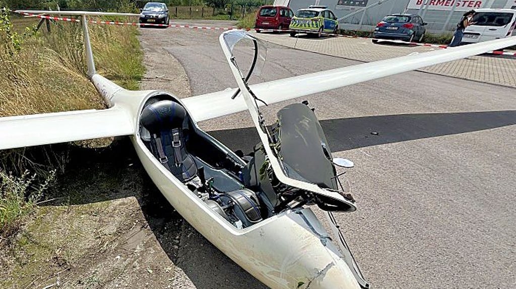 Das Segelflugzeug wurde laut der Ermittler durch die Bruchlandung zerstört.