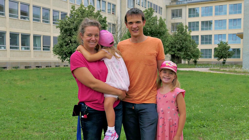 Eine neue Heimat im Saalekreis gefunden: Korinna und André Herrmann sind mit ihren Töchtern Maria und Hanna aus Nordrhein-Westfalen nach Stöbnitz gezogen.
