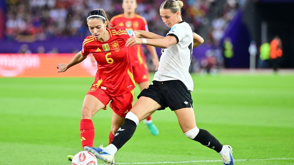 Am Ball virtuos: Aitana Bonmatí.