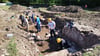 Noch bis Mitte August untersuchen Archäolgen und ehrenamtliche Geschichtsfans die Klosterruine Himmelpforte nahe Wernigerode.