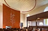 Die Corten-Stahlwand verdeckt die Winterkirche und soll später eine harmonische Einheit mit weiteren Elementen im Raum bilden.