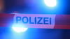 In der Berliner Straße in Coswig krachten mehrere Täter mit einem Auto in einen Supermarkt und stahlen Tabakwaren.